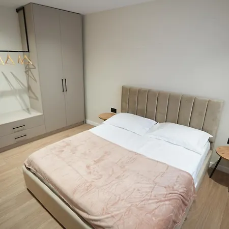 Huqi Luxury 2 Tirana