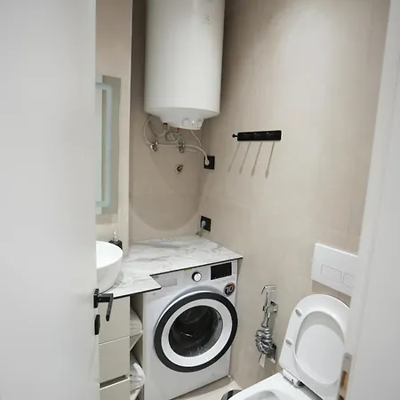 Huqi Luxury 2 Τίρανα